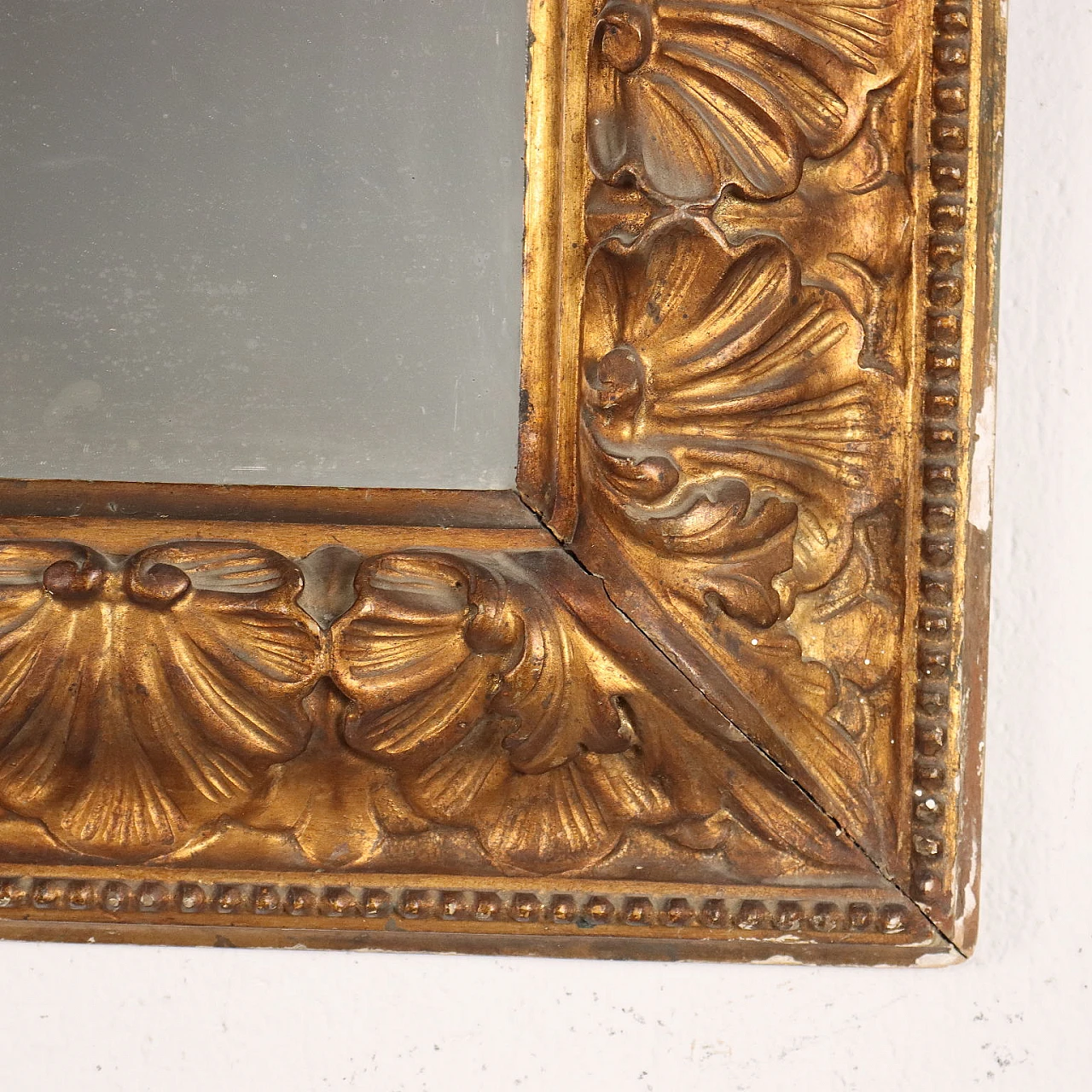 Mirror with gilded wood frame and floral motifs 6