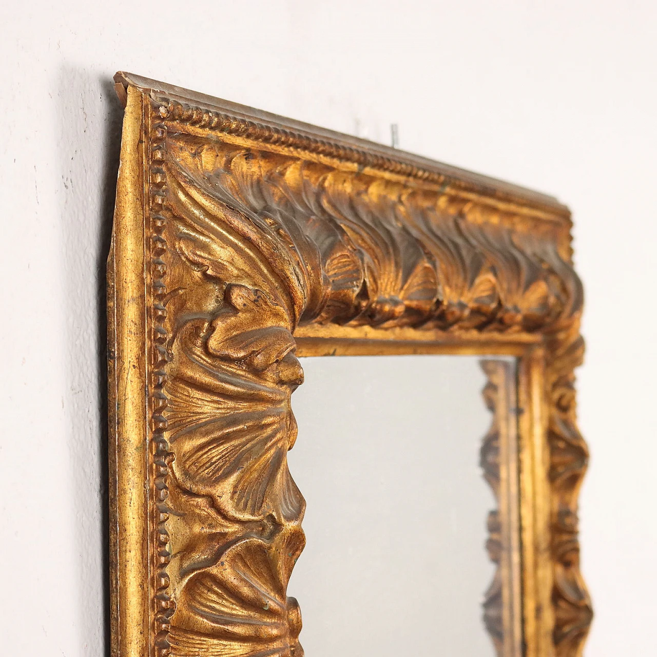 Mirror with gilded wood frame and floral motifs 7
