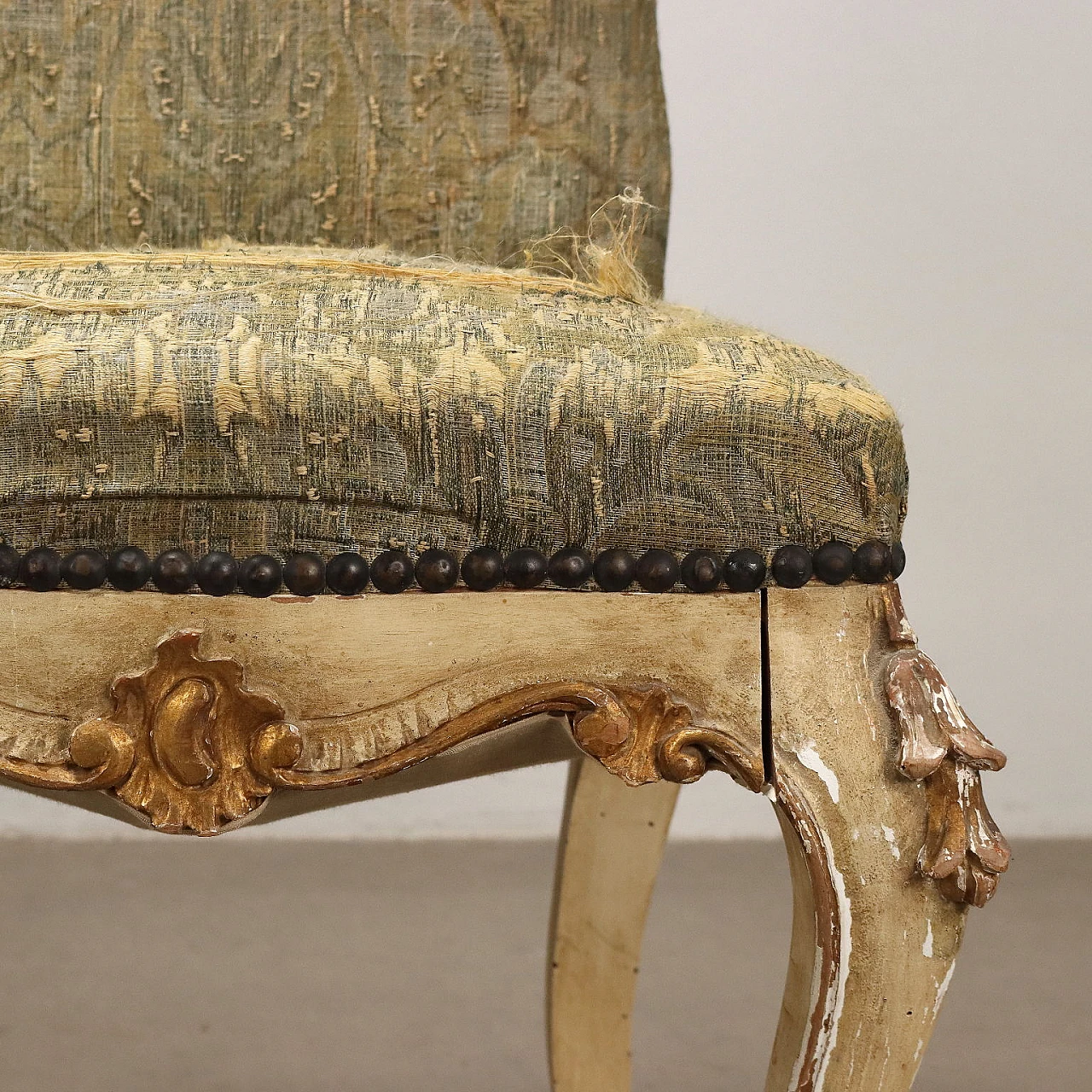 Pair of gilt chairs with leaf motifs & brocade fabric, 19th century 6