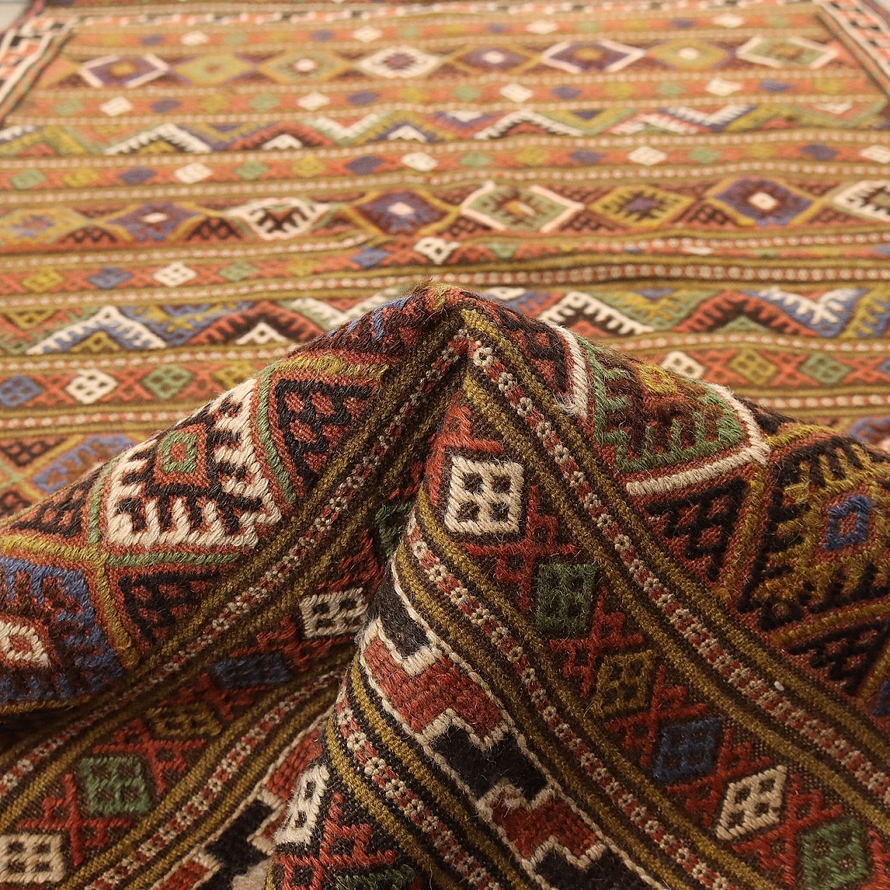 Tappeto Kilim in lana con decorazioni a rombo 9