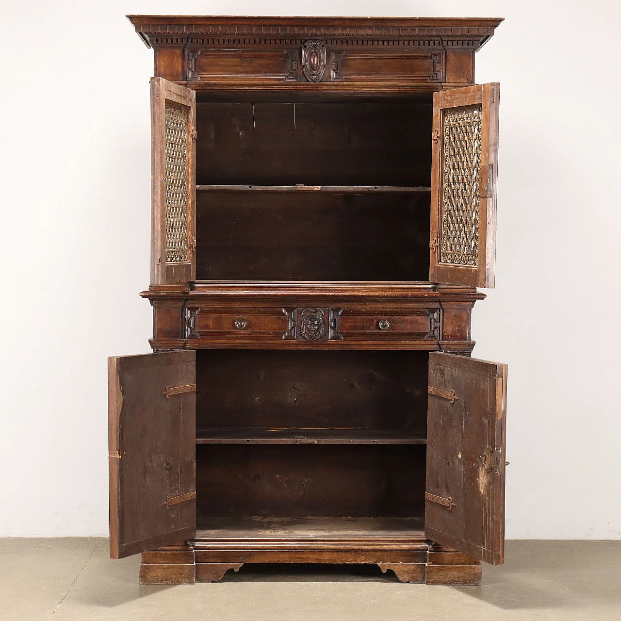 Double-body sideboard made of carved spruce and iron grating 3