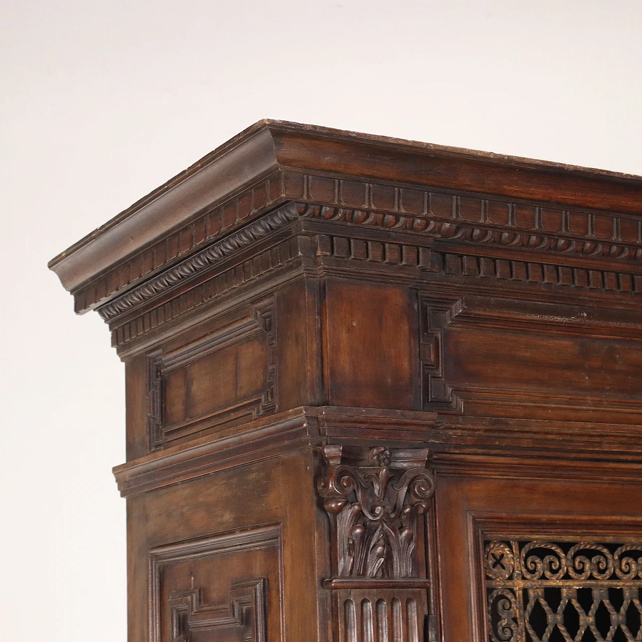 Double-body sideboard made of carved spruce and iron grating 4