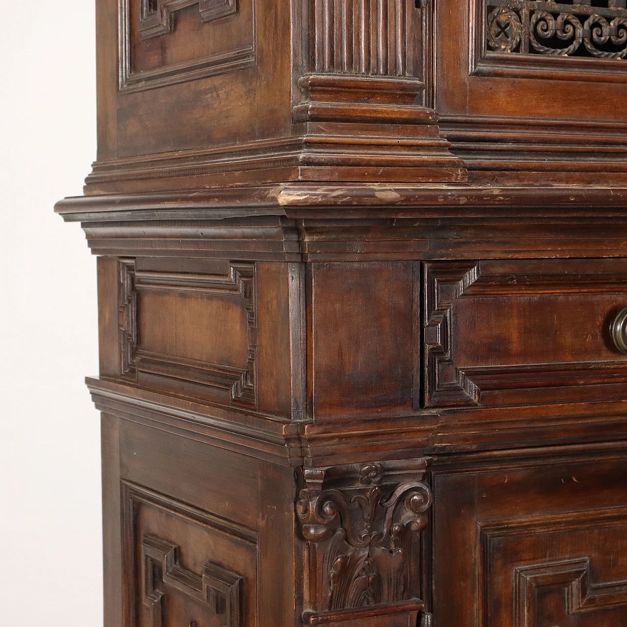 Double-body sideboard made of carved spruce and iron grating 8