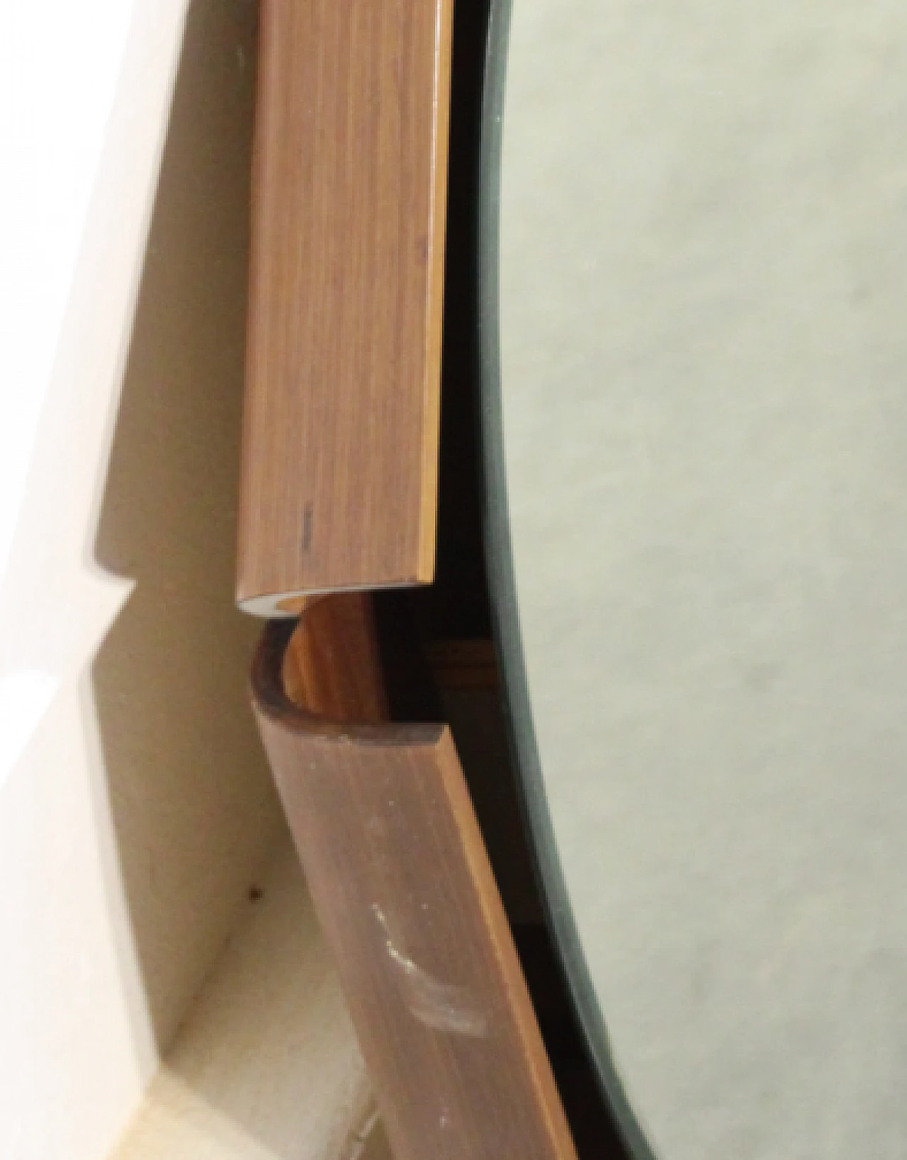 Specchio retroilluminato in legno attribuito a ISA Bergamo, anni '70 3