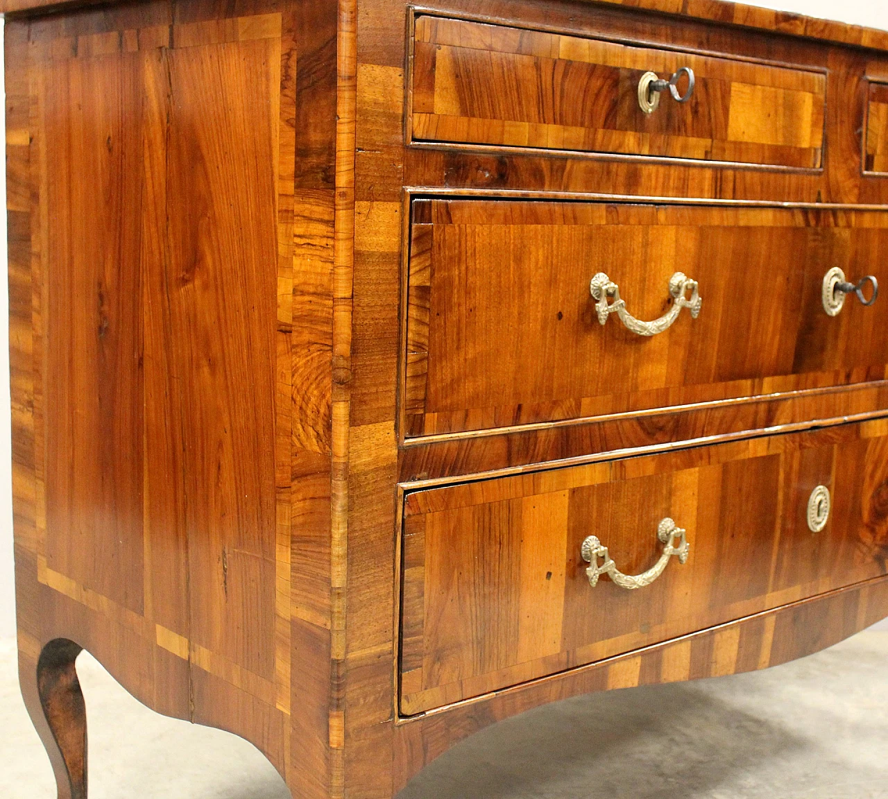 Solid walnut Louis XV chest of drawers, 18th century 3