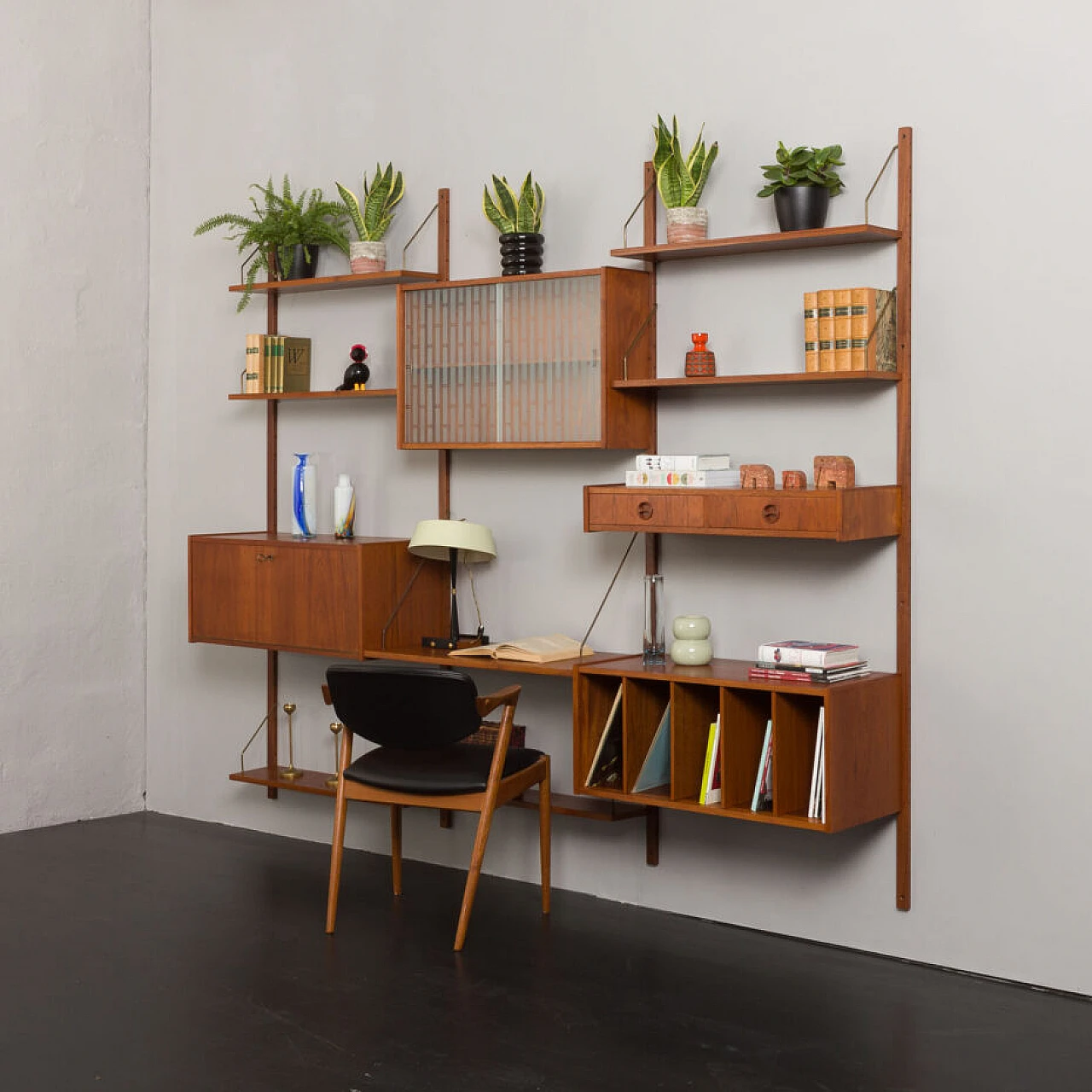 Libreria danese in teak con scomparto per dischi in vinile, anni '60 2