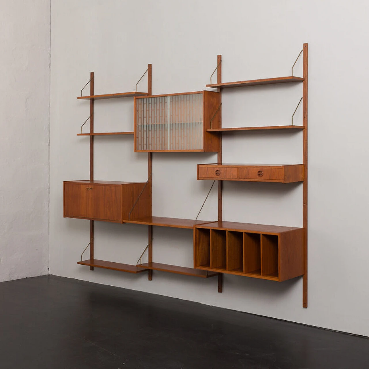 Libreria danese in teak con scomparto per dischi in vinile, anni '60 3