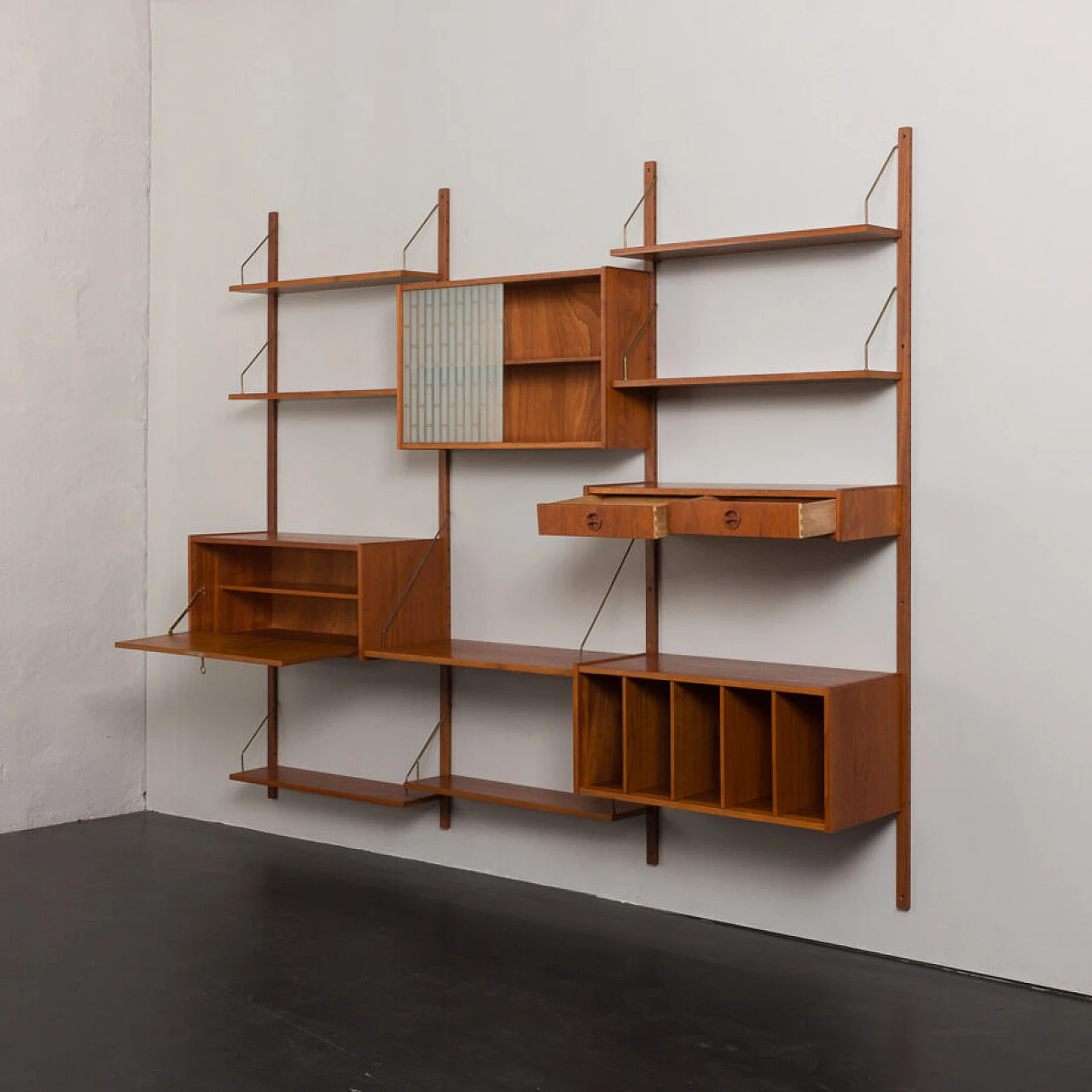 Libreria danese in teak con scomparto per dischi in vinile, anni '60 4