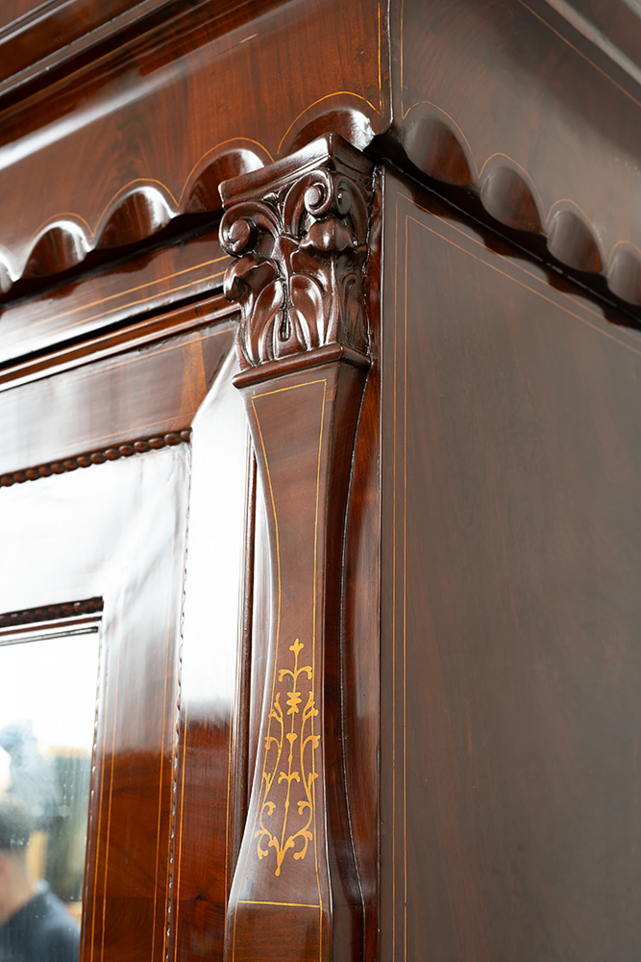 Armadio in mogano e acero con specchio e due cassetti, '800 6