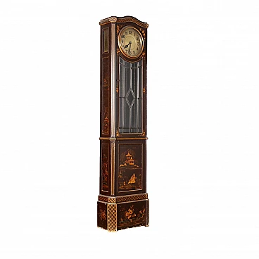 Lacquered and gilded wooden pendulum clock with brass details