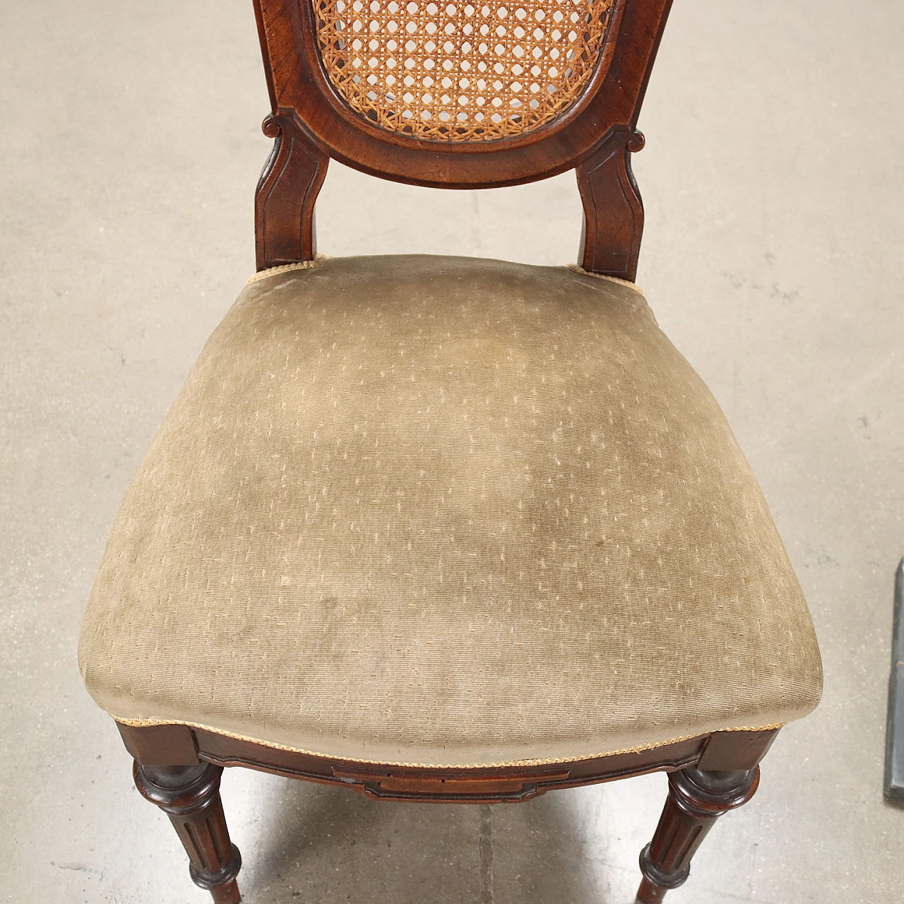 4 Umbertine walnut chairs with tanned back, late 19th century 4