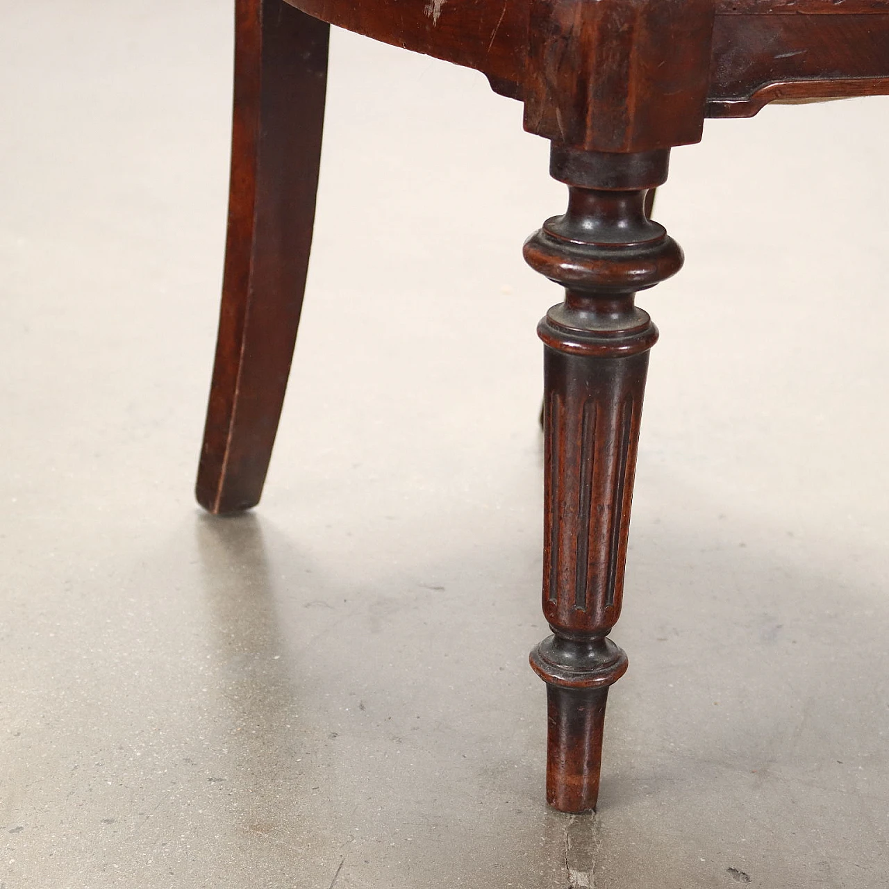 4 Umbertine walnut chairs with tanned back, late 19th century 5