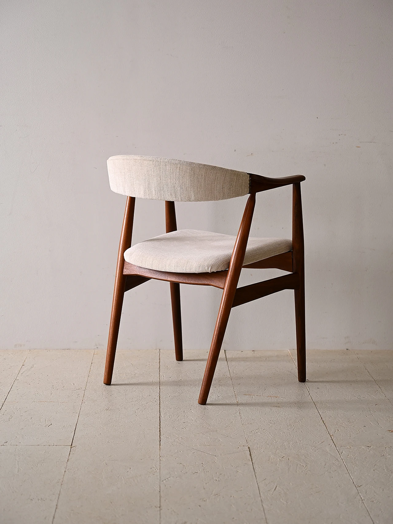 Wooden armchair with curved backrest and white fabric, 1960s 3