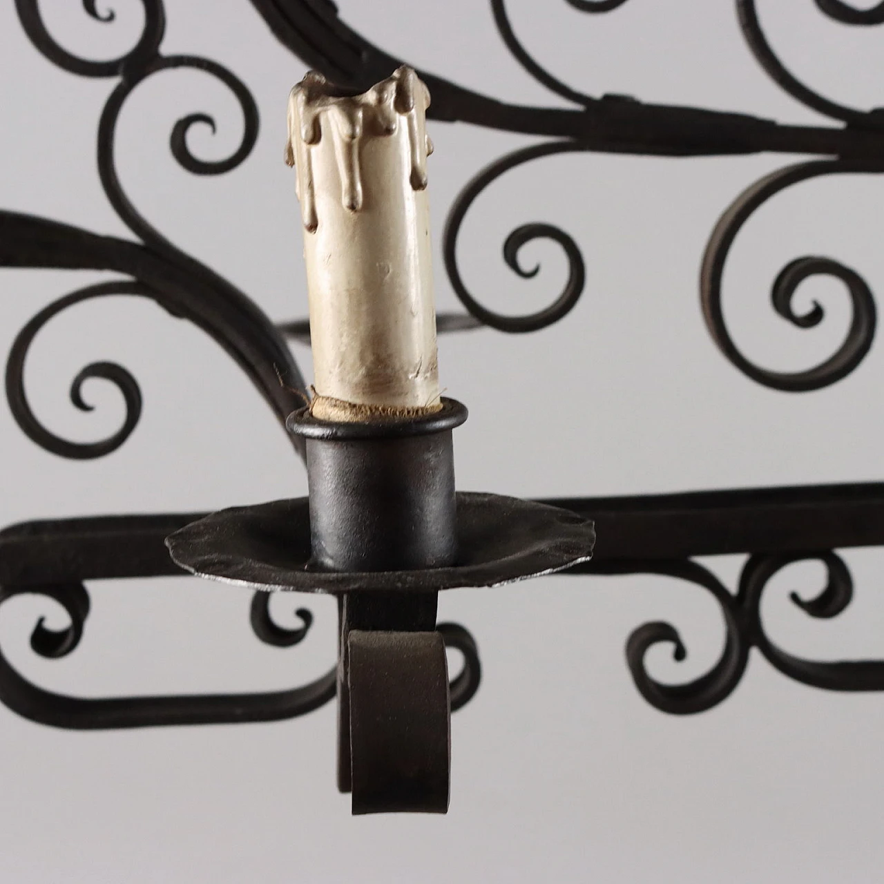 Lampadario a dieci luci in ferro battuto, inizio '900 5