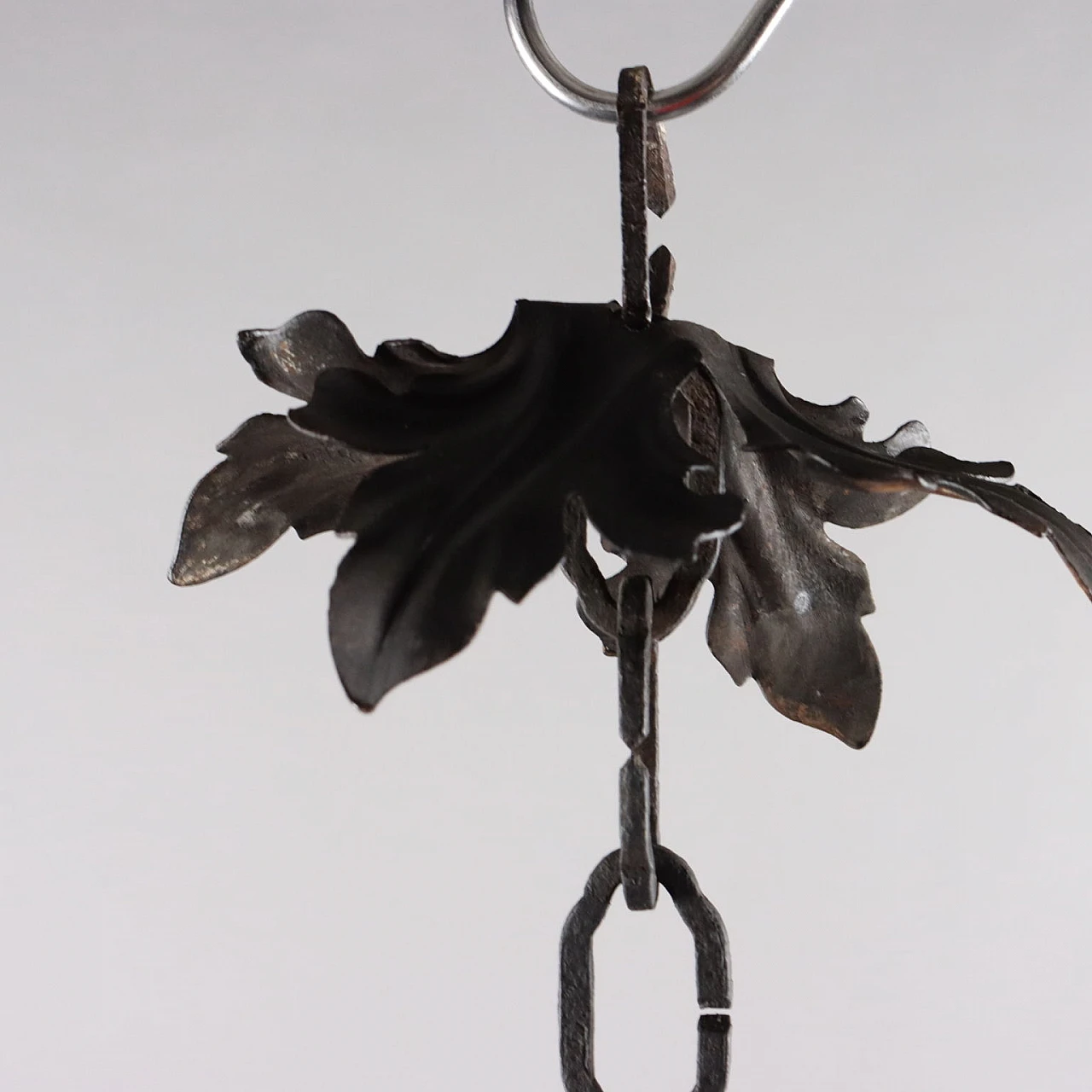 Lampadario a dieci luci in ferro battuto, inizio '900 7