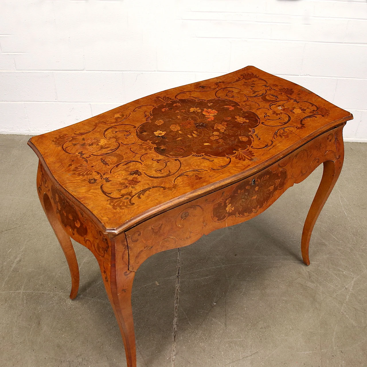 Tavolo stile Barocchetto in legno intarsiato, inizio '900 3