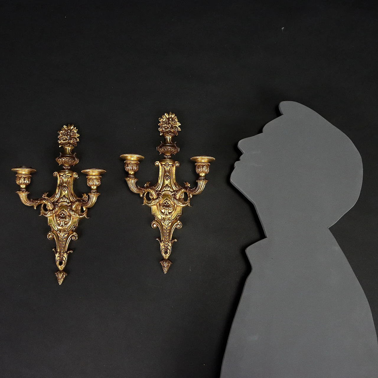 Coppia di applique stile Neoclassico in bronzo dorato, inizio '900 2