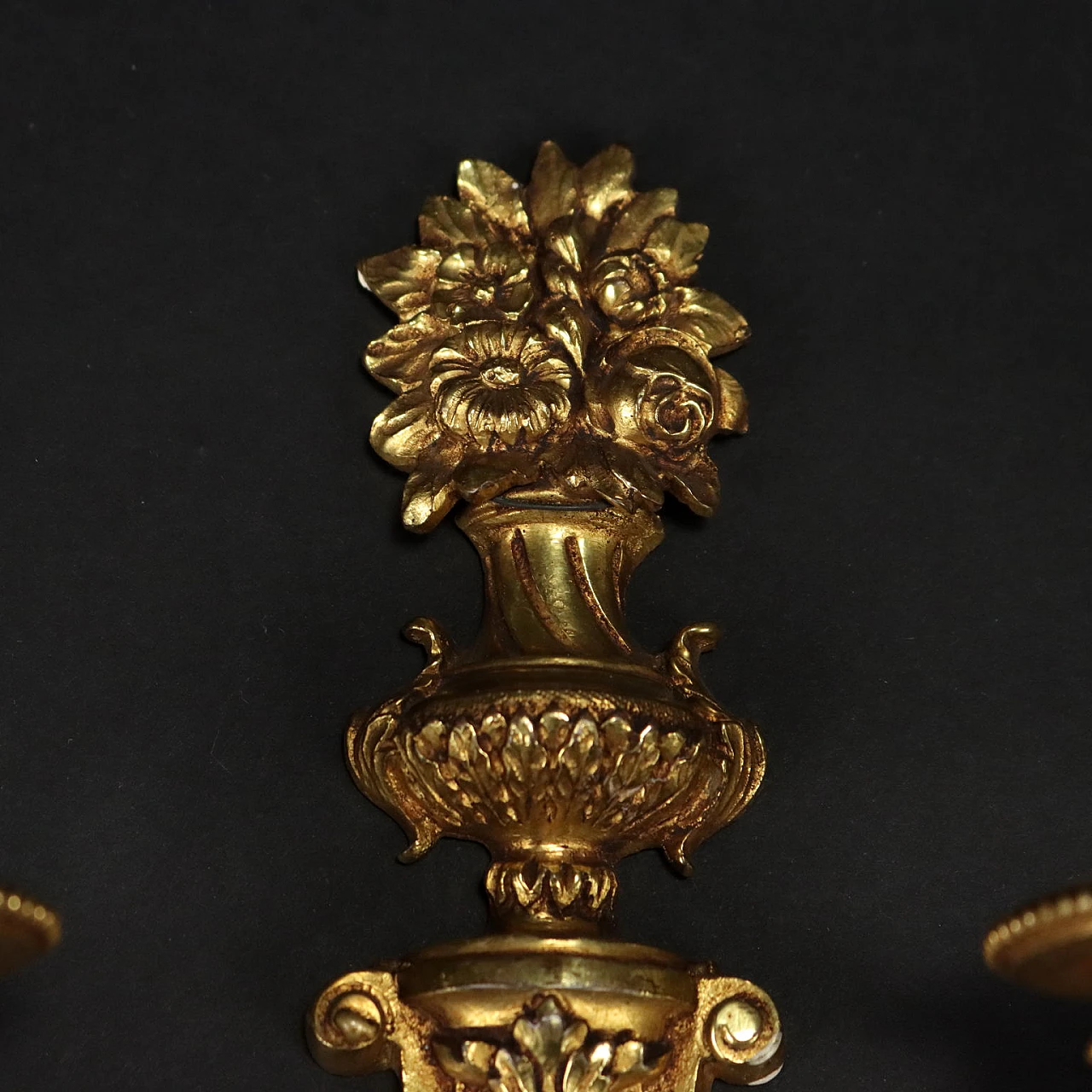Coppia di applique stile Neoclassico in bronzo dorato, inizio '900 3