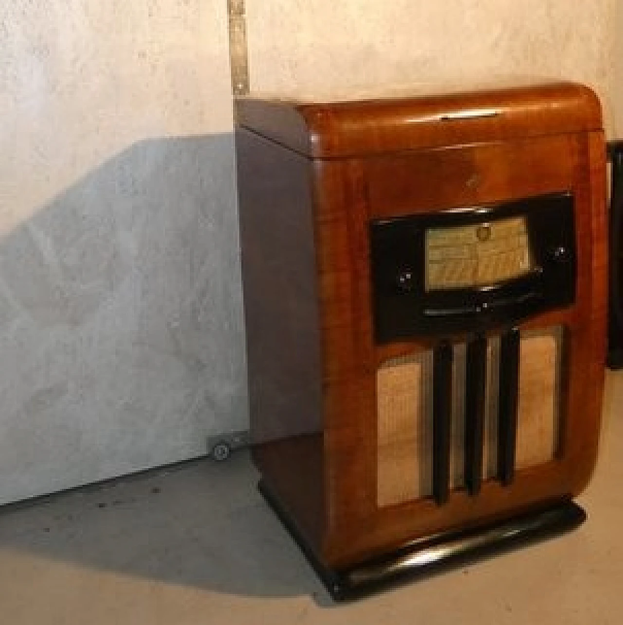 Marconi 1562 radio cabinet with turntable by Compagnia Marconi, 1940 31
