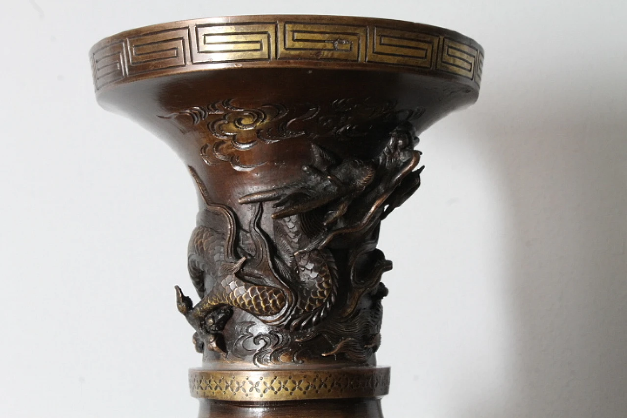 Pair of Japanese bronze vases, late 19th century 4