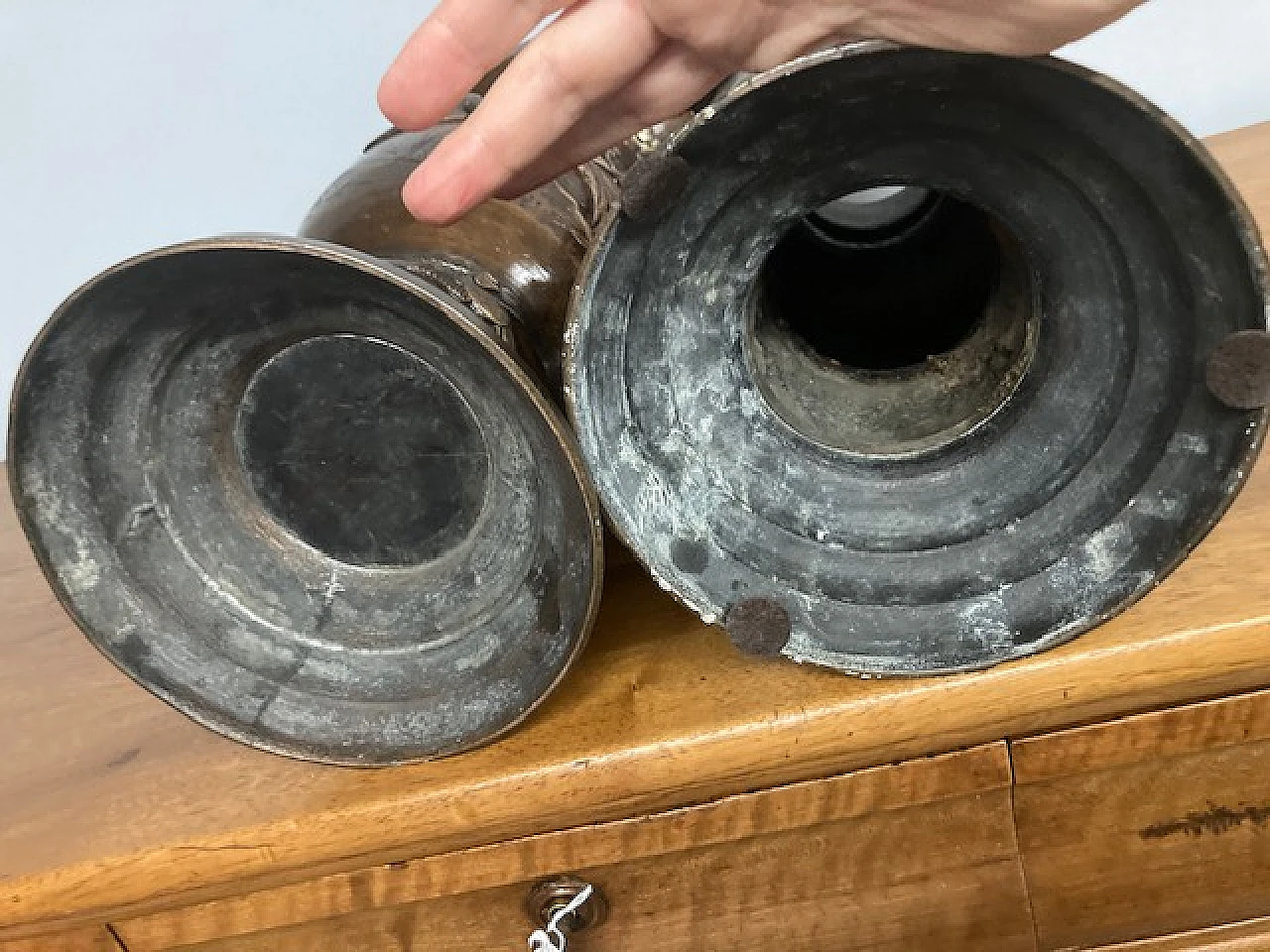 Pair of Japanese bronze vases, late 19th century 15