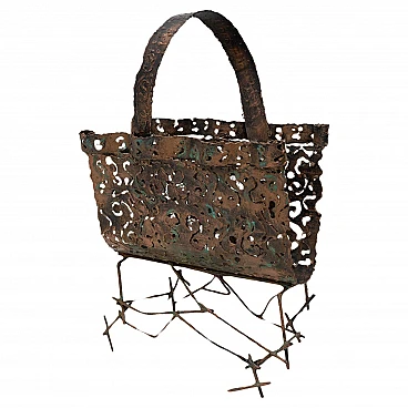 Porta riviste in ferro battuto attribuito a Marsura, anni '70