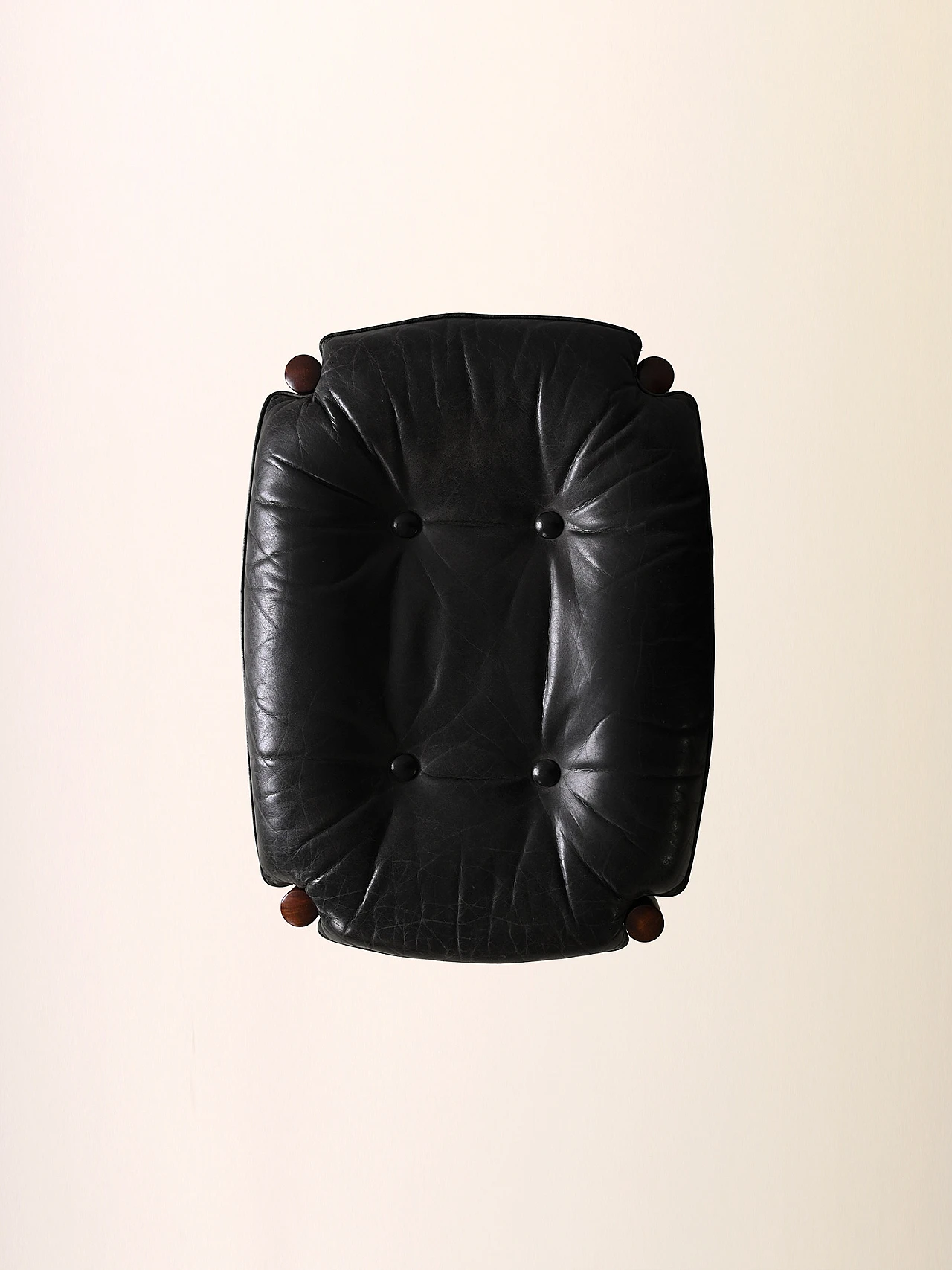 Sgabello danese in legno e pelle nera, anni '60 9