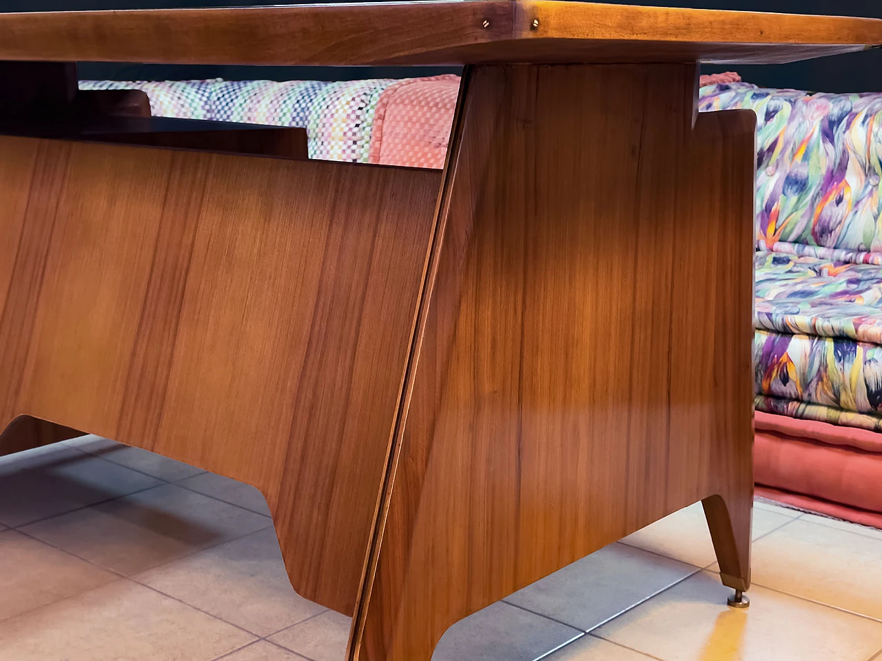 Teak and glass desk by Vittorio Dassi, 1950s 20