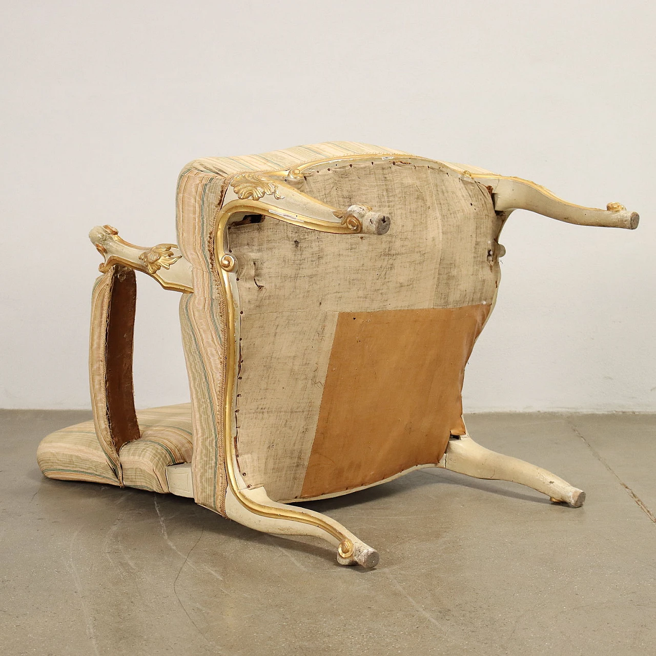 Poltrona imbottita in stile eclettico in legno, '800 9