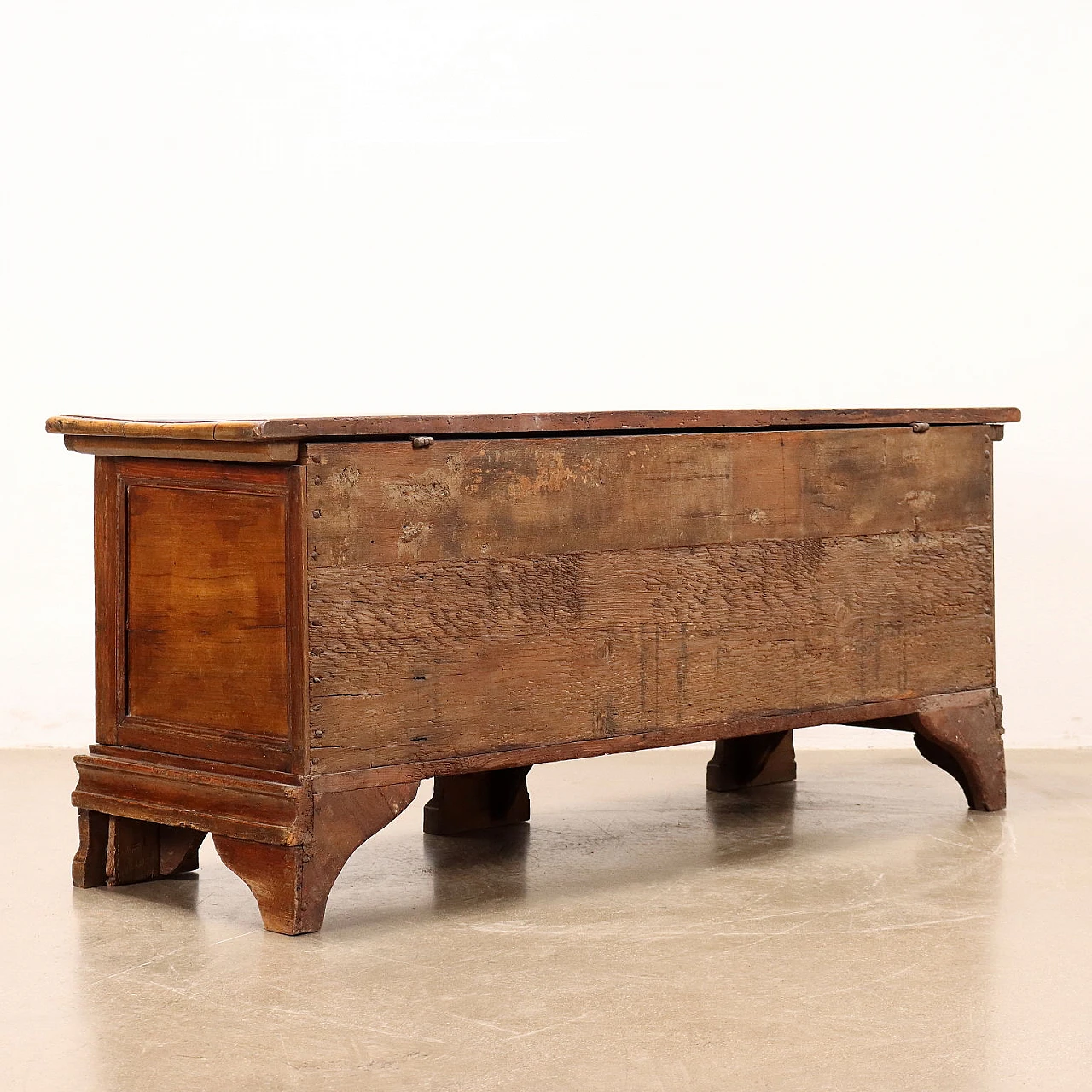 Walnut chest carved with phytomorphic motifs, 18th century 10