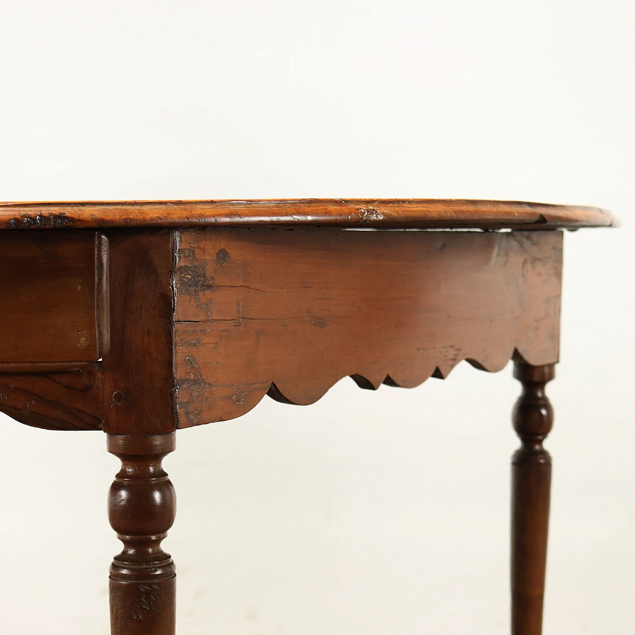 Shaped cherry console table, early 18th century 5