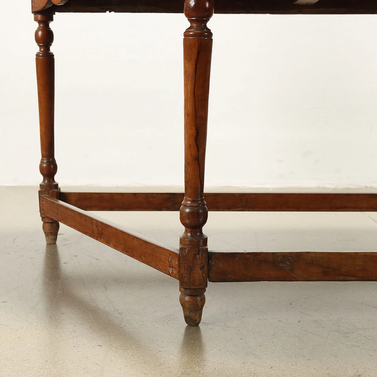Shaped cherry console table, early 18th century 6