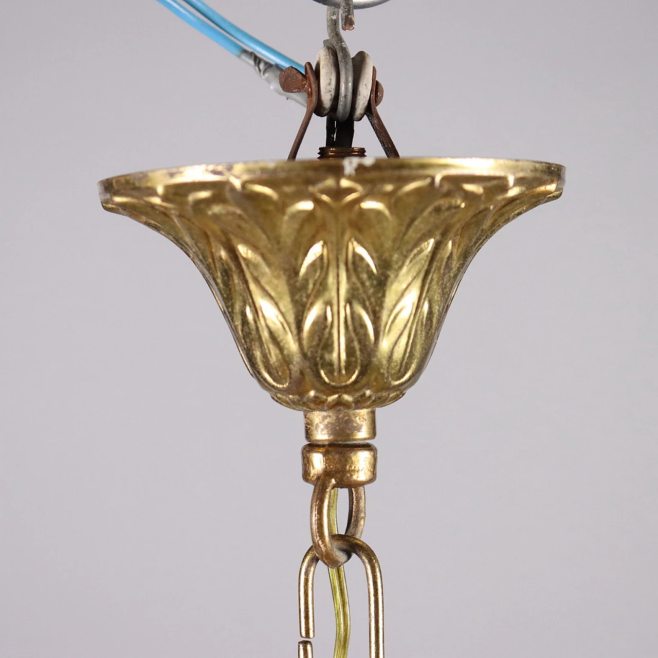 Lampadario a mongolfiera in bronzo dorato e pendenti in vetro 4