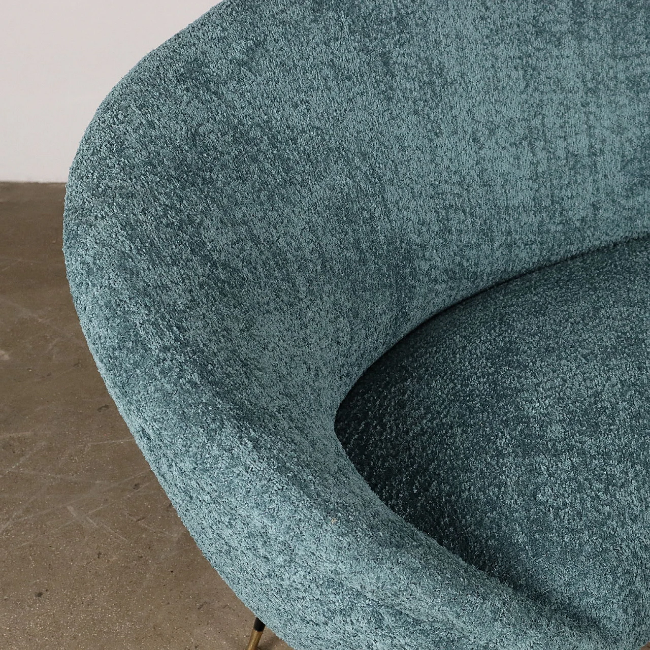 Divano a fagiolo in tessuto bouclè con gambe in metallo, anni '60 3