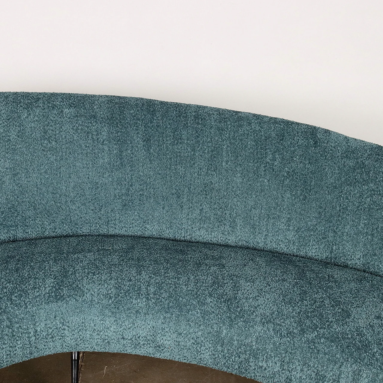 Divano a fagiolo in tessuto bouclè con gambe in metallo, anni '60 4