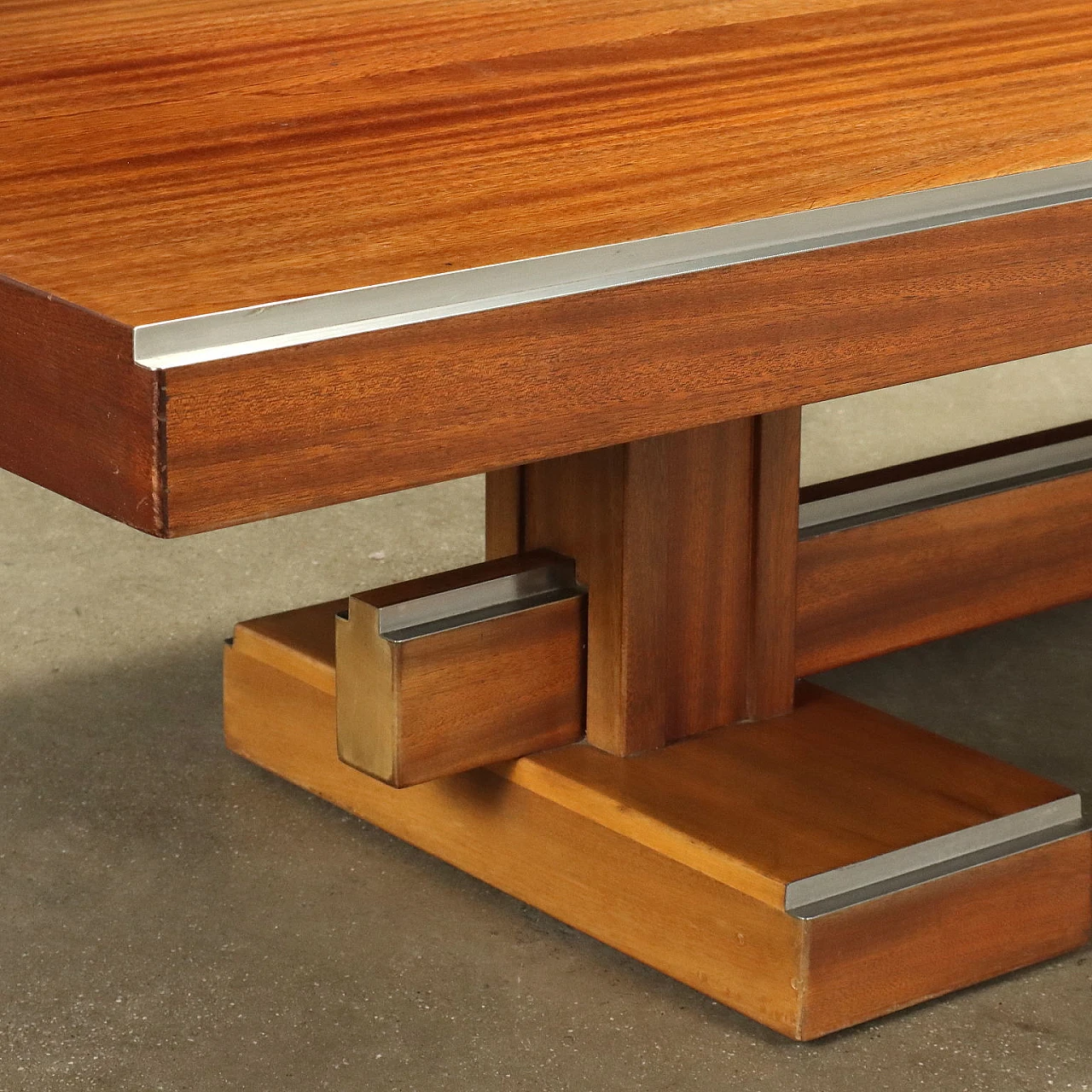 Walnut veneered wood coffee table with aluminium profiles, 1960s 3