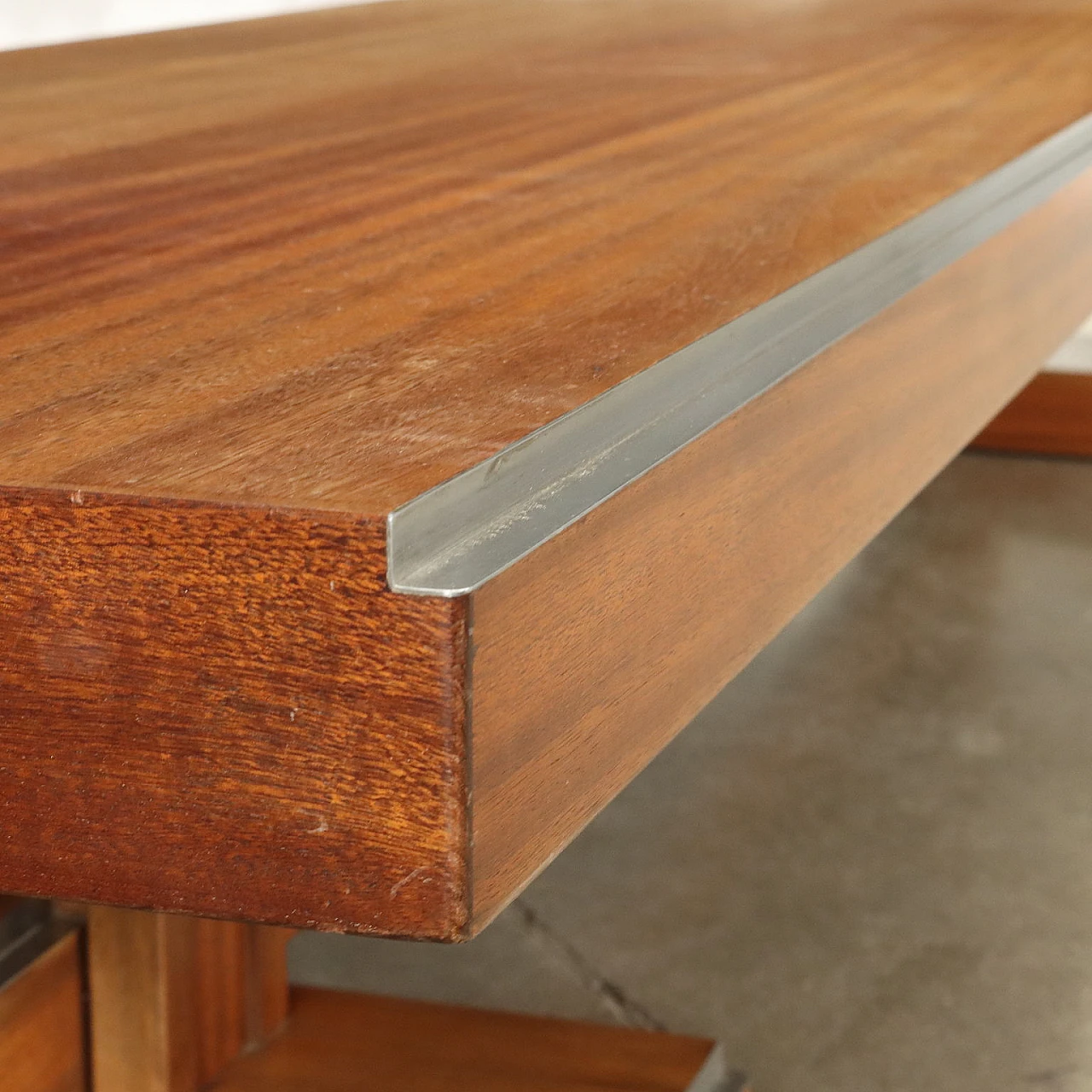Walnut veneered wood coffee table with aluminium profiles, 1960s 5