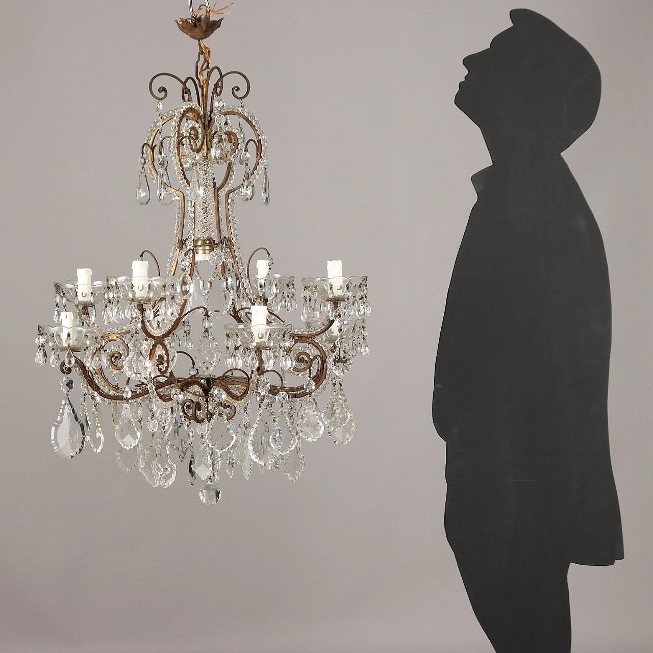 Lampadario a otto luci in metallo e vetro 2