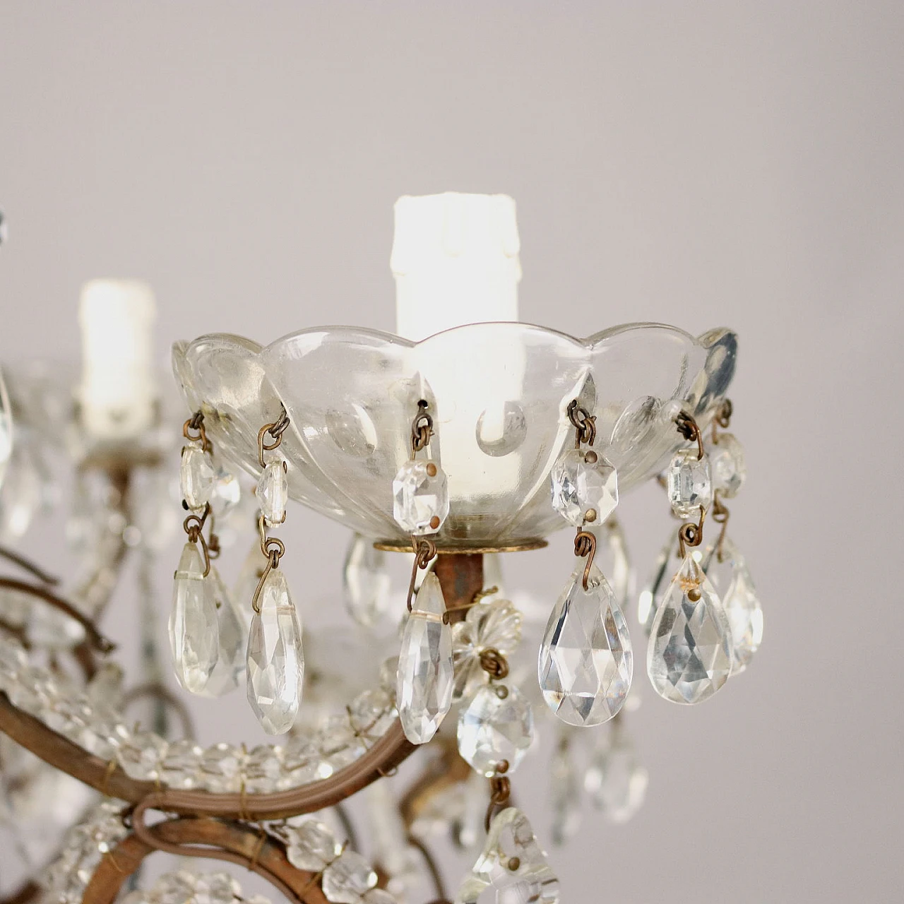 Lampadario a otto luci in metallo e vetro 7