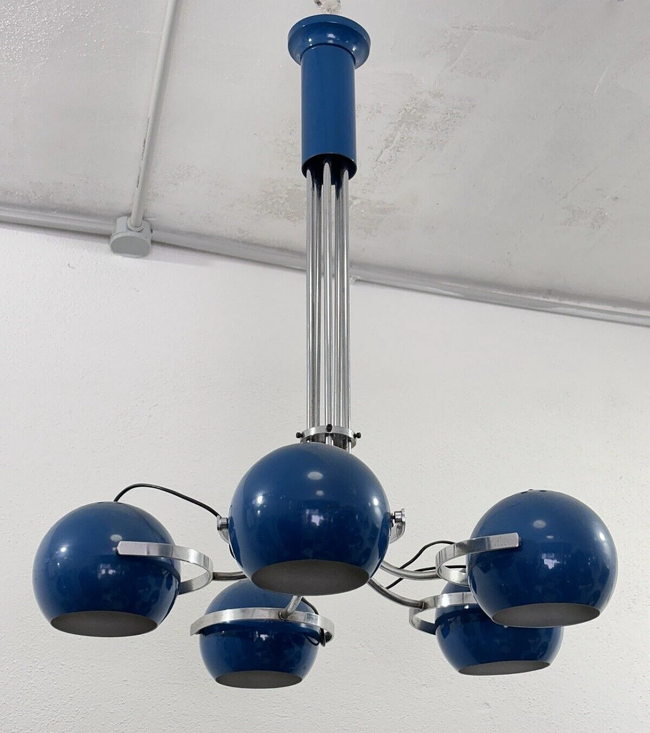 Space Age five-light blue enameled metal chandelier, 1970s 1