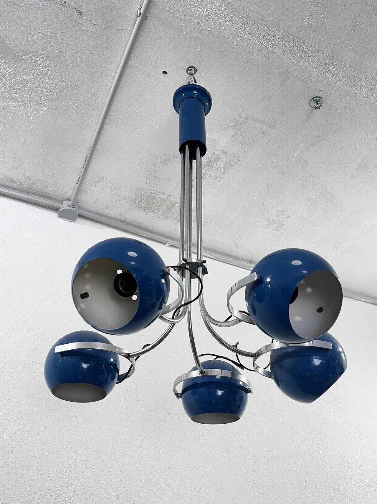 Space Age five-light blue enameled metal chandelier, 1970s 9
