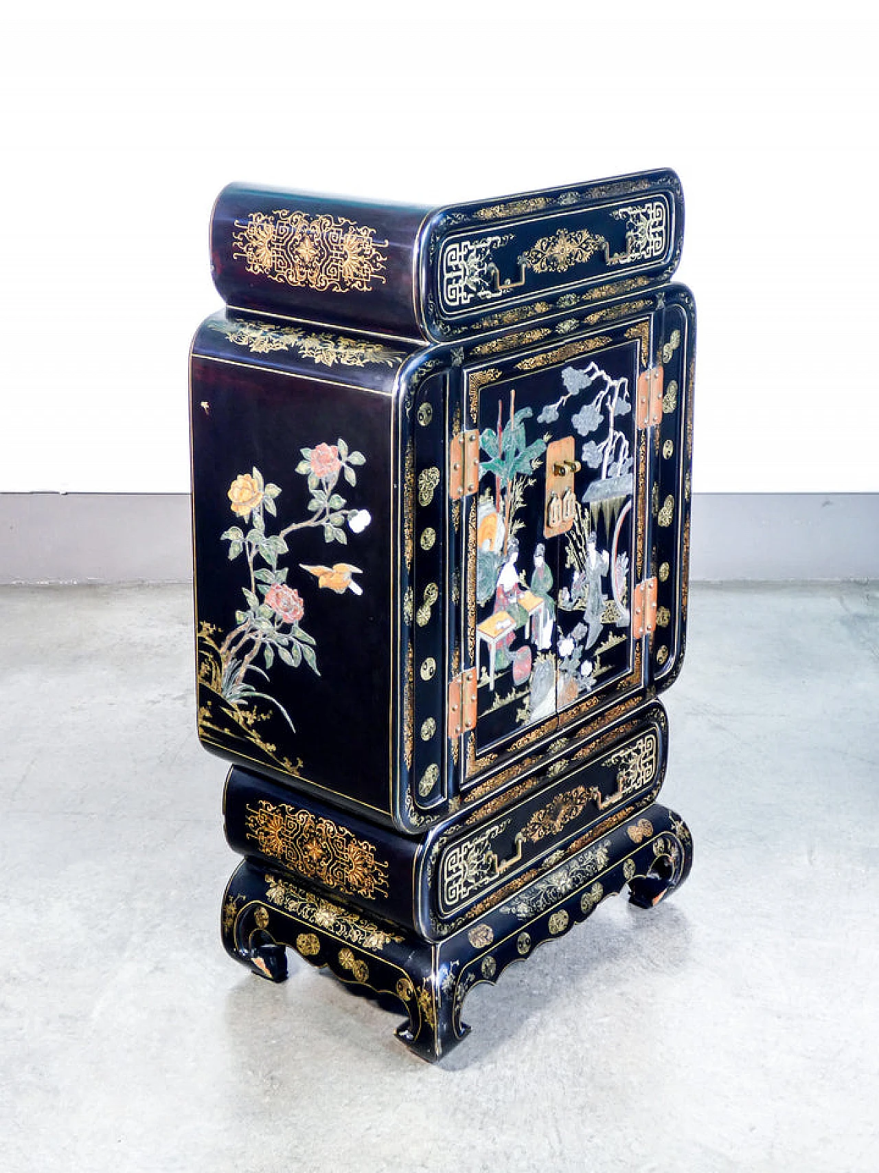 Chinese lacquered, painted and inlaid wood sideboard 5