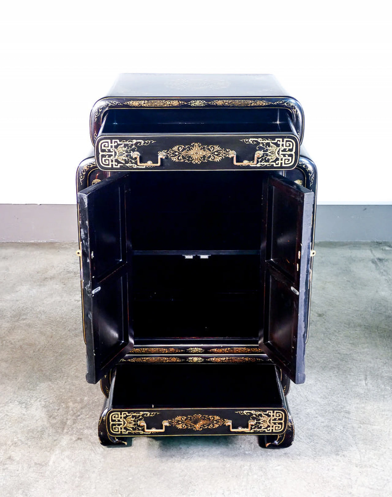 Chinese lacquered, painted and inlaid wood sideboard 6
