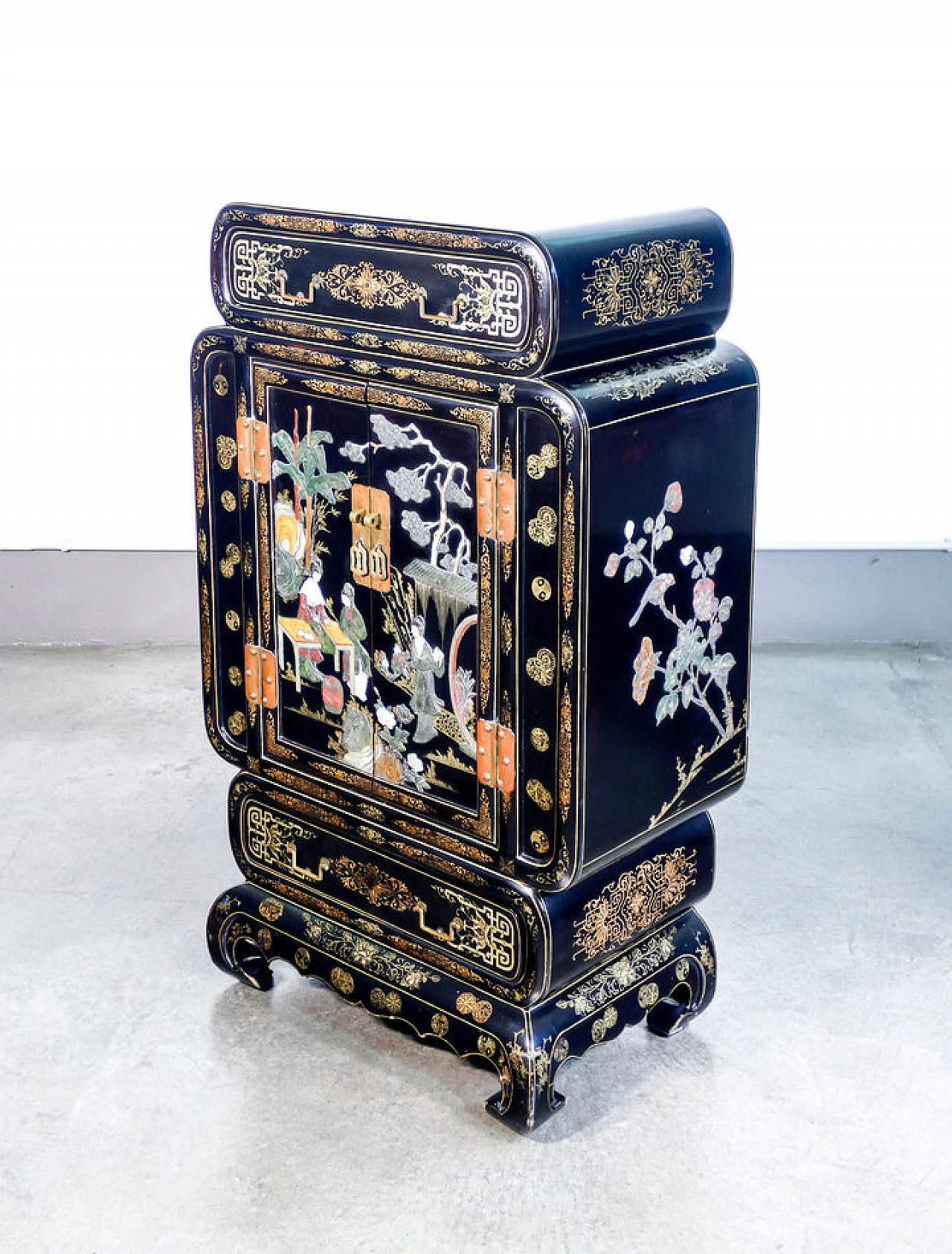 Chinese lacquered, painted and inlaid wood sideboard 7
