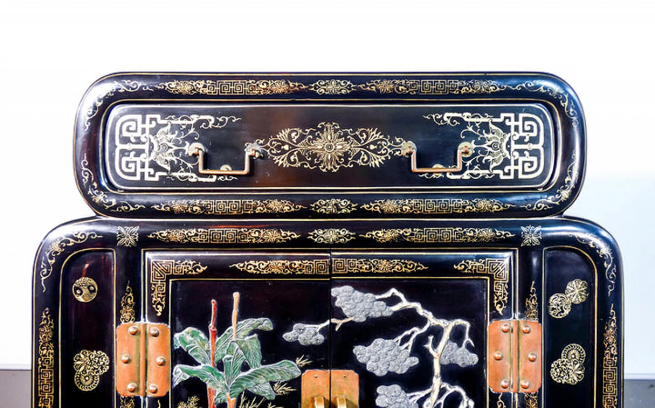 Credenza cinese in legno laccato, dipinto e intarsiato 10