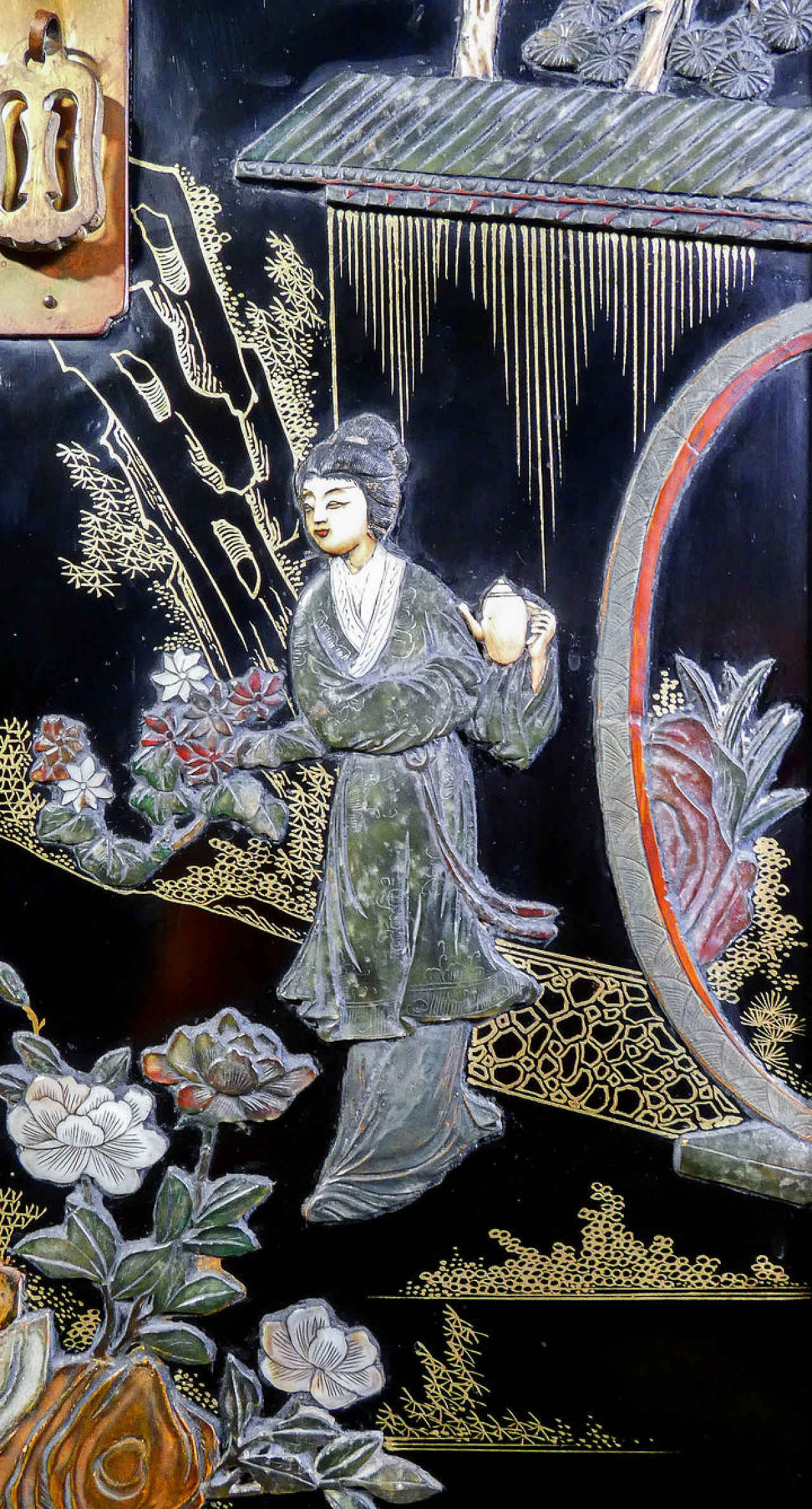 Credenza cinese in legno laccato, dipinto e intarsiato 12