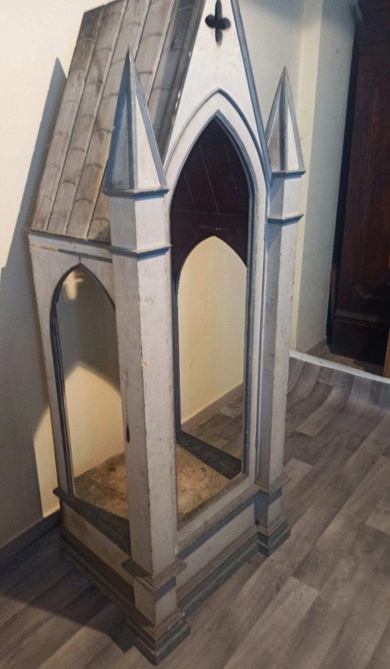 Neo-Gothic painted wood tabernacle confessional showcase, 19th century 2