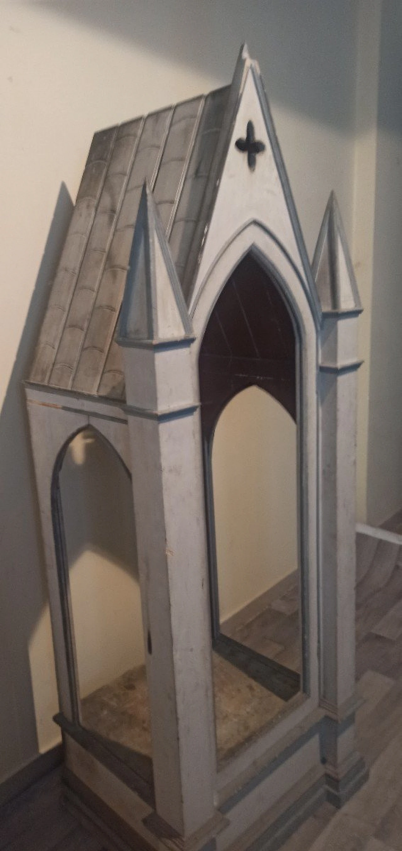 Neo-Gothic painted wood tabernacle confessional showcase, 19th century 6