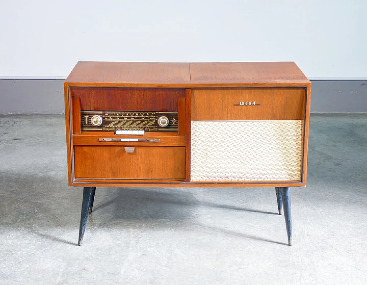 Wega 224 radio cabinet with turntable, 1960s 4