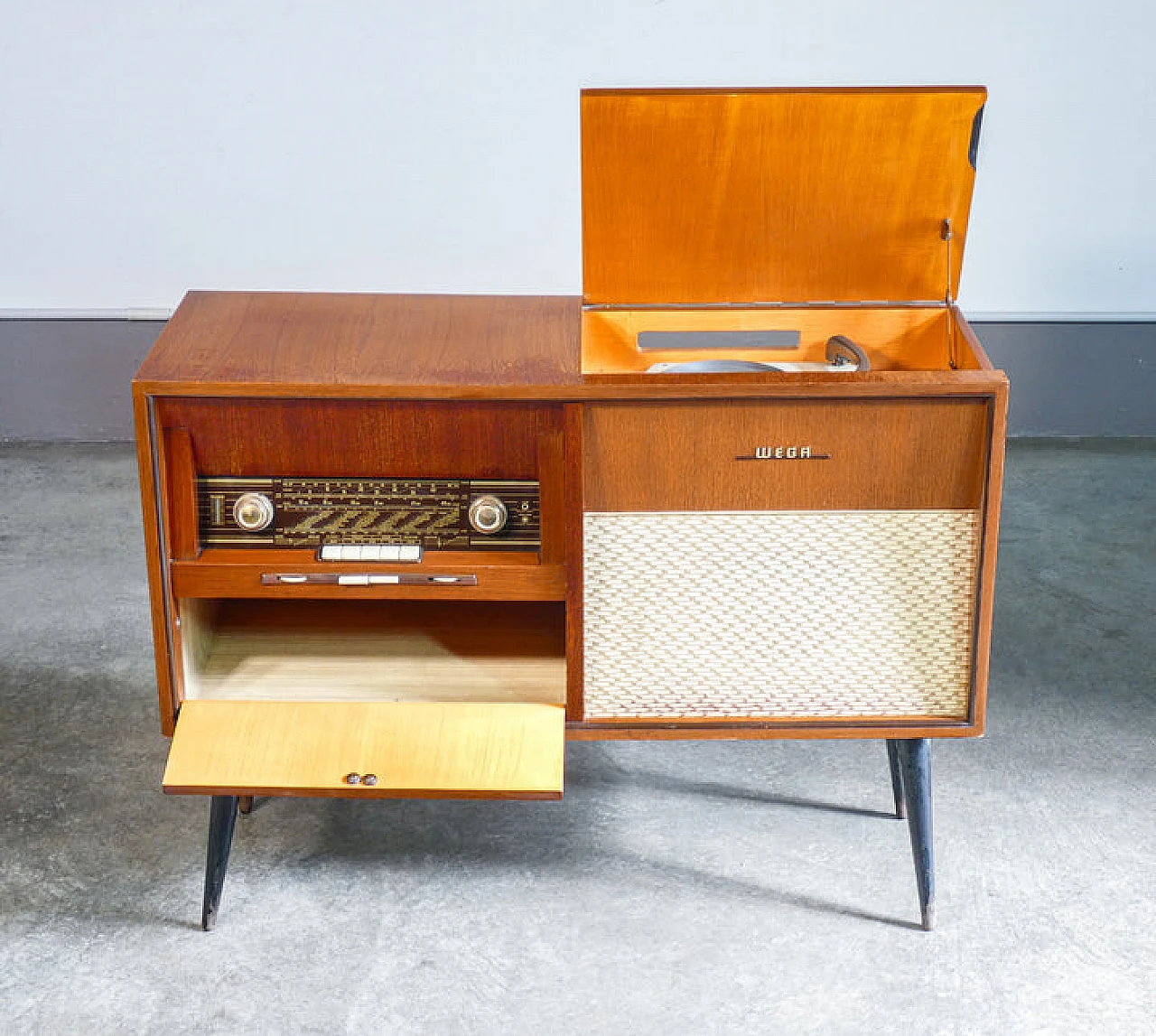 Mobile radio con giradischi Wega 224, anni '60 5